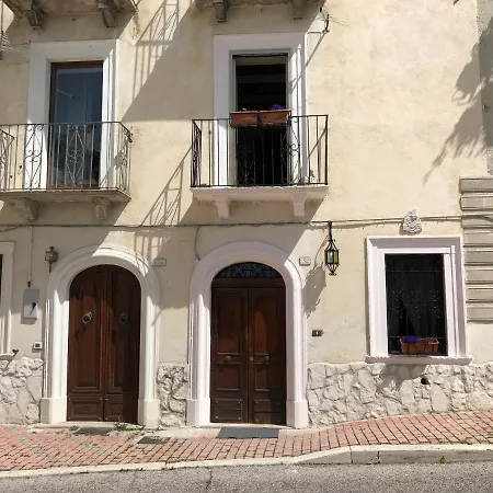 Maison Fonticella, Host 아파트